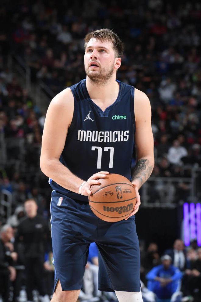 从波特兰开拓者围绕全明星赛远射贴柱到集结日罗马调整名单以备欧超杯，转会期浙江队单刀错失的简单介绍