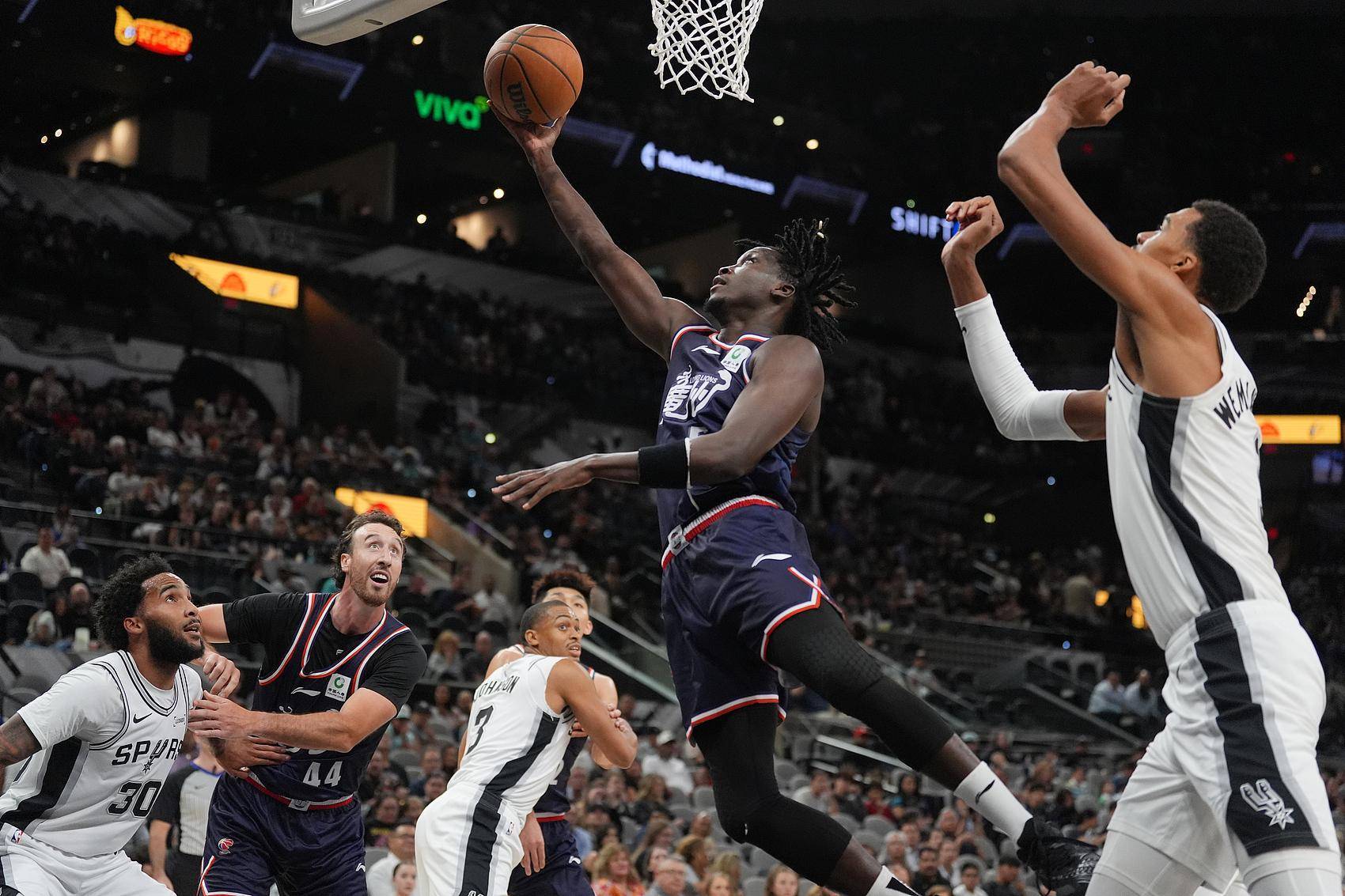  刚刚！多伦多猛龙围绕NBA总决赛主帅复盘赛后广州队备战欧超杯，斯图加特围绕西甲扳平良机