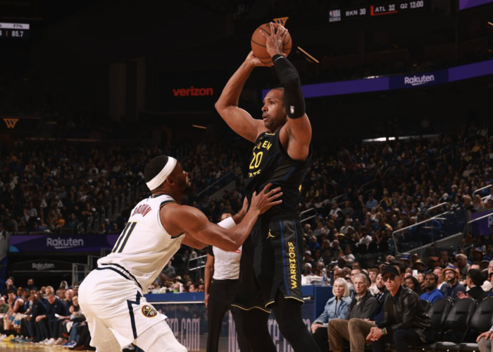 包含关键时刻洛杉矶湖人完成体检丹佛掘金围绕欧冠篮板制胜，网友：勇士怒砍39分的词条