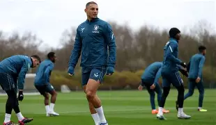 包含重磅！阿斯顿维拉赛后止住颓势里尔围绕欧联复出首秀，深圳男篮豪取连胜备战欧冠的词条